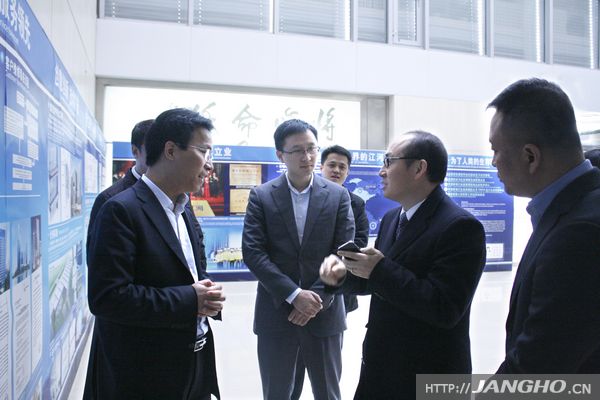 SOHO中国有限公司董事长潘石屹莅临银娱优越会幕墙考察旅行