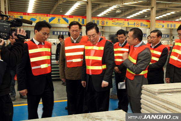 骆琳莅临银娱优越会幕墙视察调研